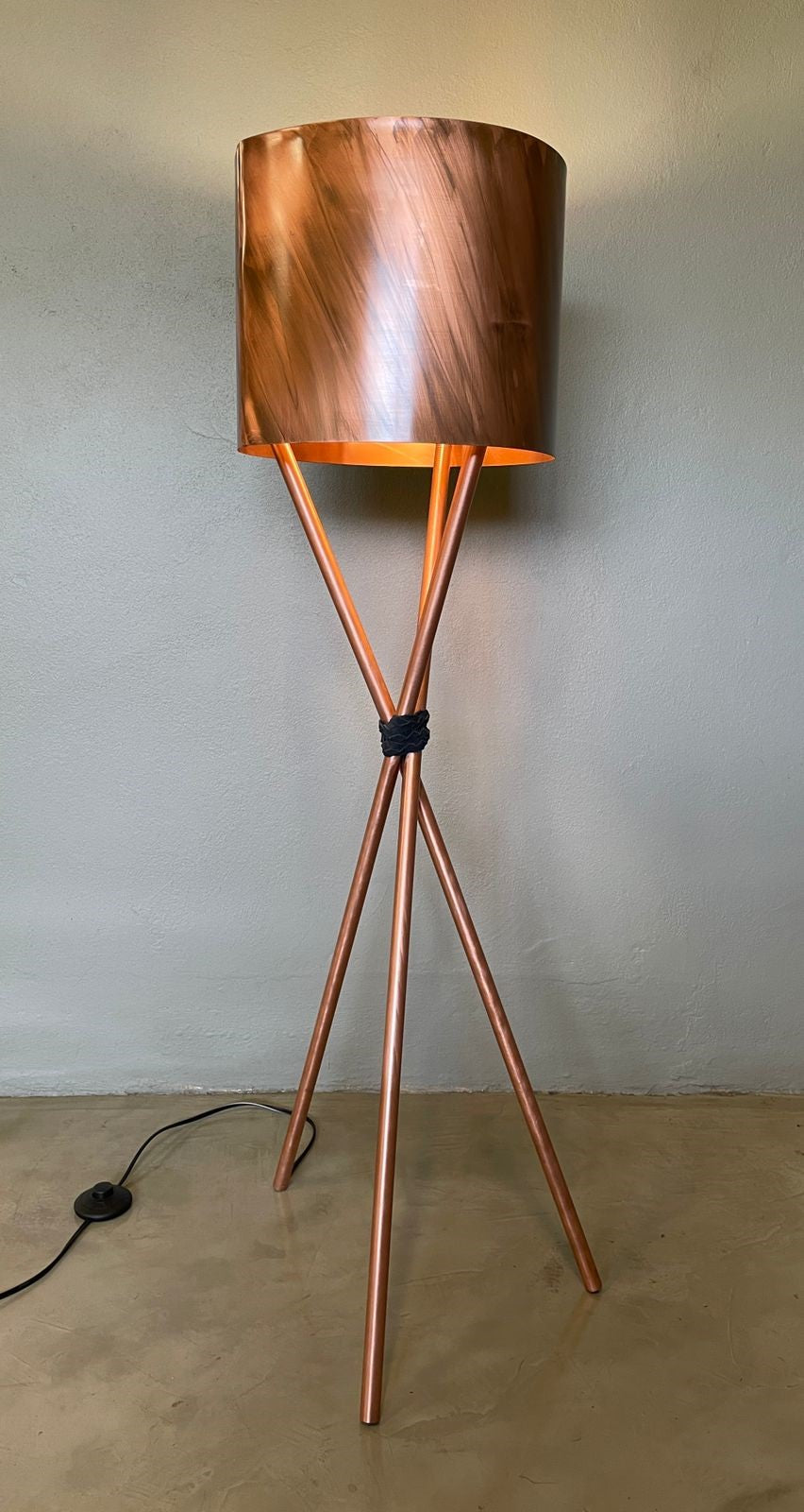 Tripod Lamp - Medium
