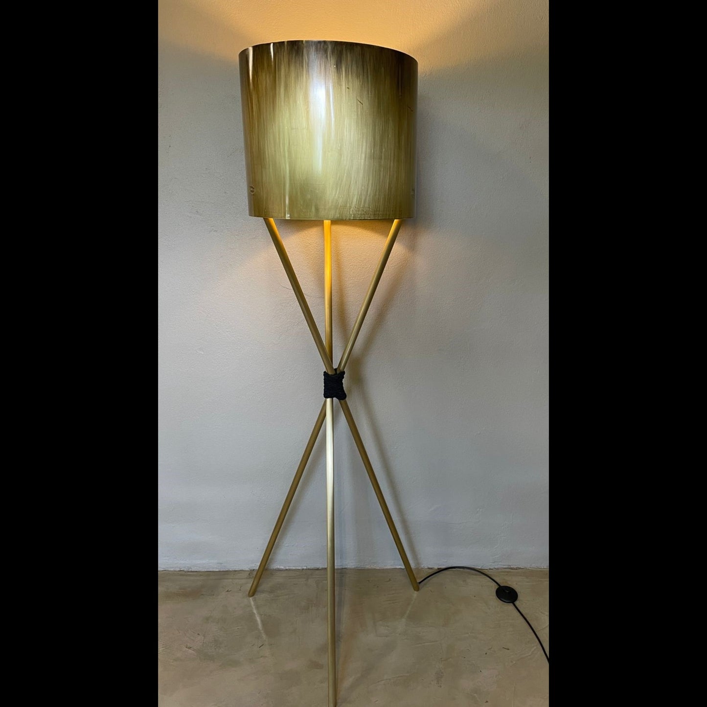 Tripod Lamp Brass - Large