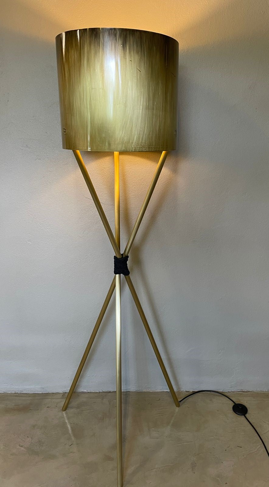 Tripod Lamp Brass - Large